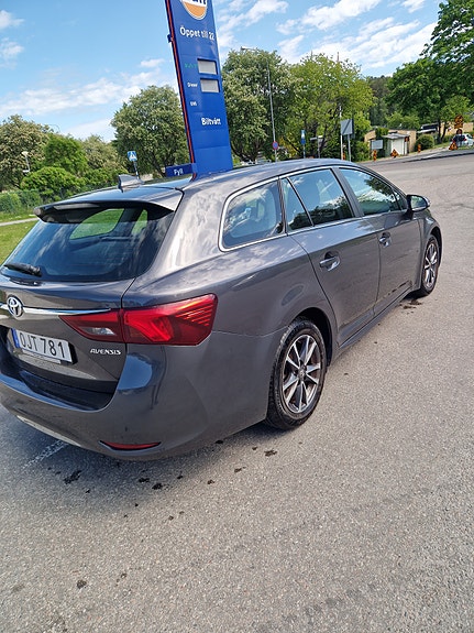 Toyota Avensis 4 of 10