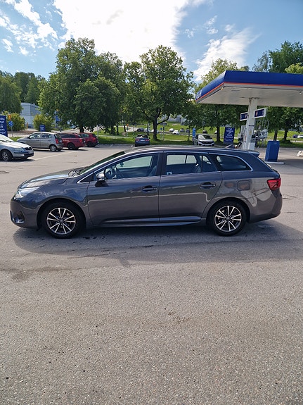 Toyota Avensis 5 of 10