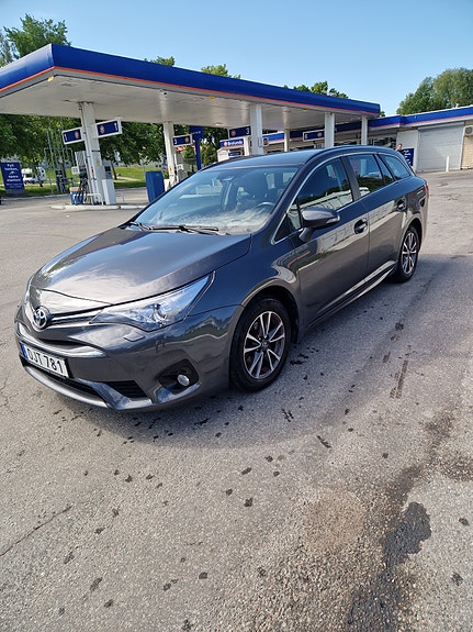 Toyota Avensis 3 of 10