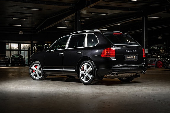 Porsche Cayenne Turbo 4 of 5