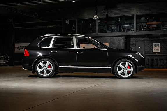 Porsche Cayenne Turbo 6 of 30