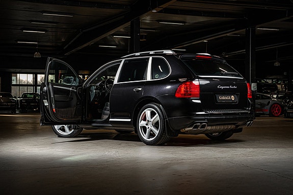Porsche Cayenne Turbo 8 of 30