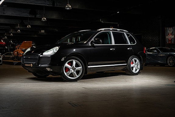 Porsche Cayenne Turbo 2 of 5