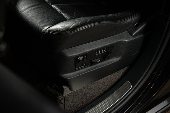 Porsche Cayenne Turbo 24 of 30