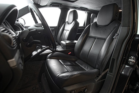 Porsche Cayenne Turbo 13 of 30