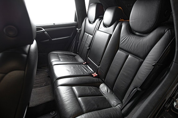 Porsche Cayenne Turbo 17 of 30