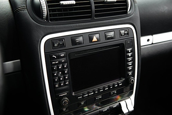 Porsche Cayenne Turbo 21 of 30