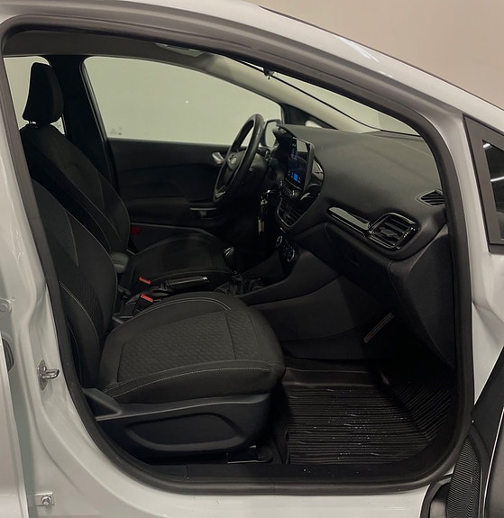 Ford Fiesta 9 of 12