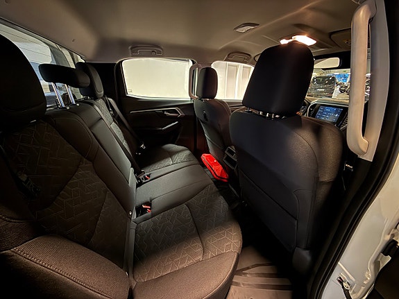 Isuzu D-max 9 of 16