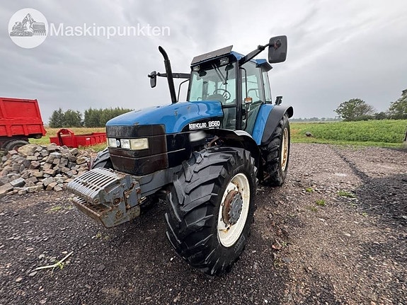 New Holland 8560