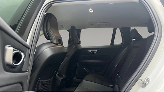 Volvo V60 Cross Country 7 of 8