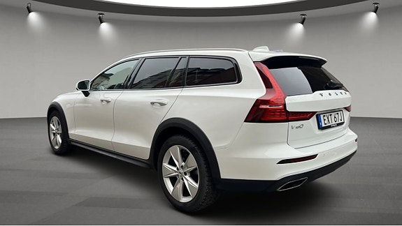 Volvo V60 Cross Country 4 of 8