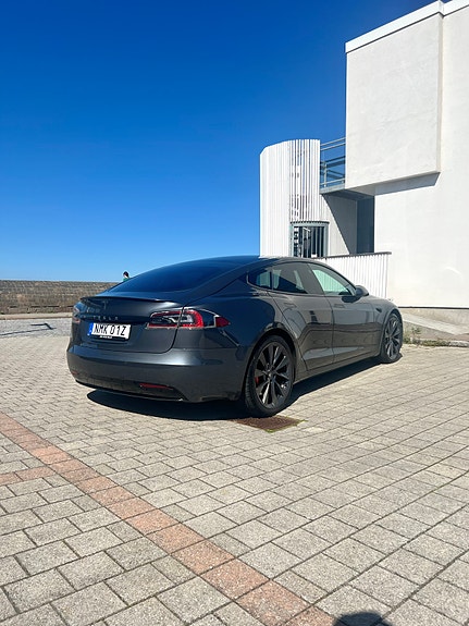 Tesla Model S 3 of 11