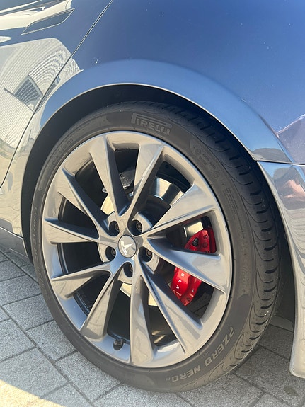 Tesla Model S 4 of 11
