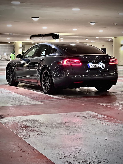 Tesla Model S 8 of 11