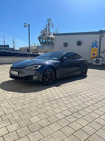 Tesla Model S 2 of 11