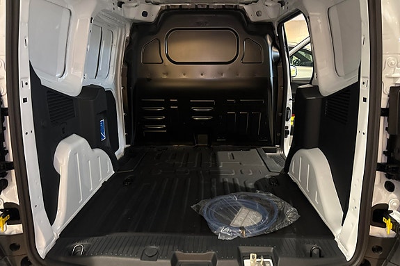 Ford E-Transit Courier 10 of 11