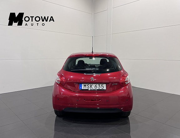 Peugeot 208 4 of 5