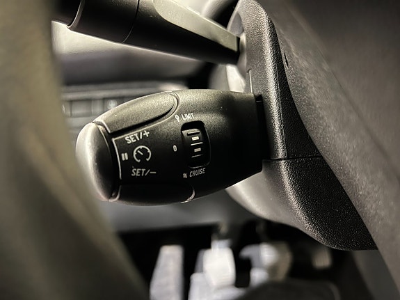 Peugeot 208 14 of 15