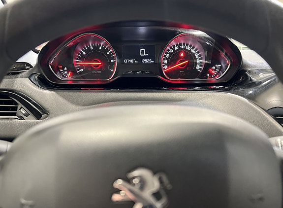 Peugeot 208 8 of 15