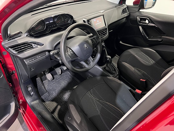 Peugeot 208 7 of 15