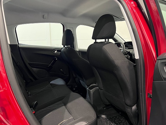 Peugeot 208 11 of 15