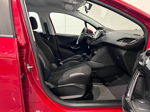 Peugeot 208 12 of 15