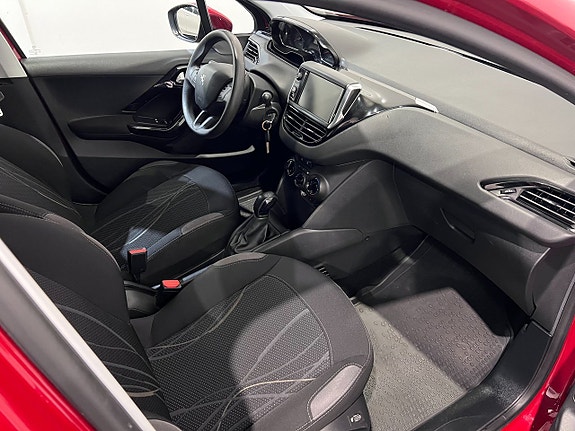 Peugeot 208 10 of 15
