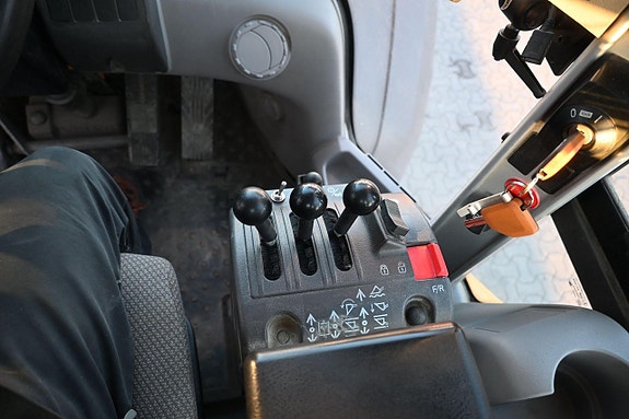 Volvo L90H 28 of 30