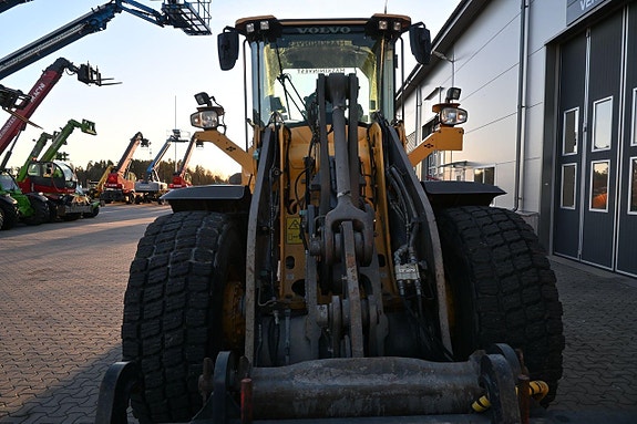 Volvo L90H 16 of 30