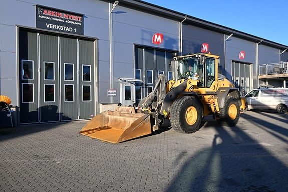 Volvo L90H 2 of 30