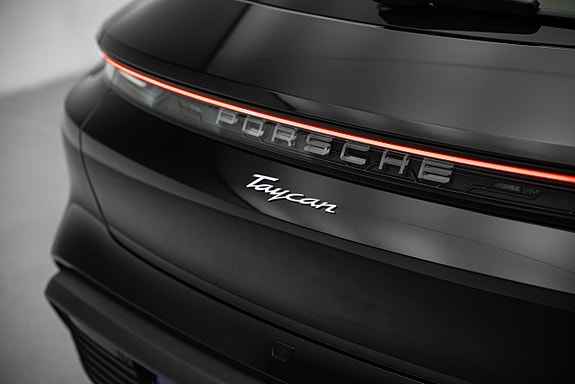 Porsche Taycan 13 of 20