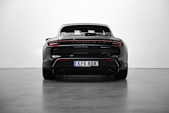 Porsche Taycan Sport Turismo 4 of 5
