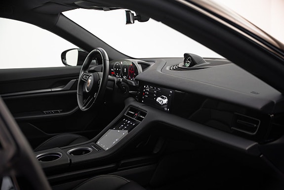Porsche Taycan 14 of 20