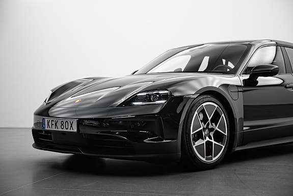 Porsche Taycan 9 of 20