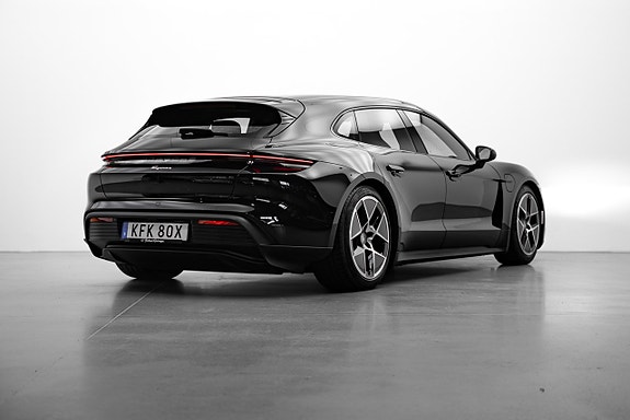 Porsche Taycan Sport Turismo 2 of 5