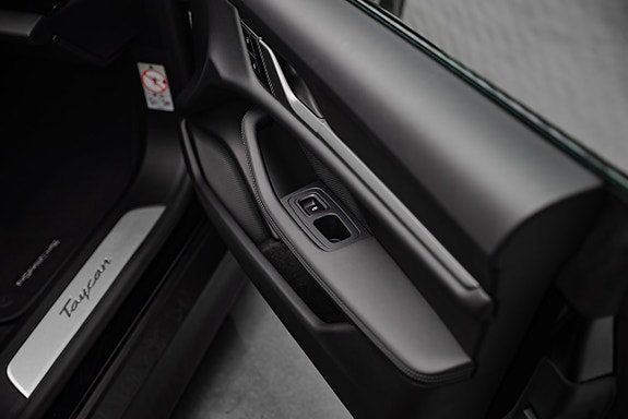 Porsche Taycan 16 of 20