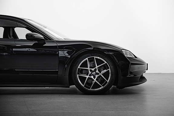 Porsche Taycan 19 of 20