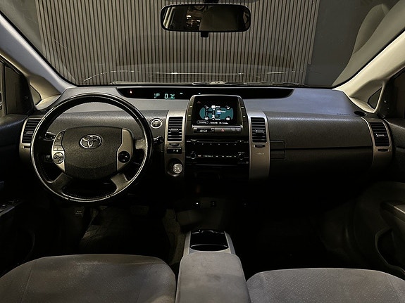 Toyota Prius 17 of 24