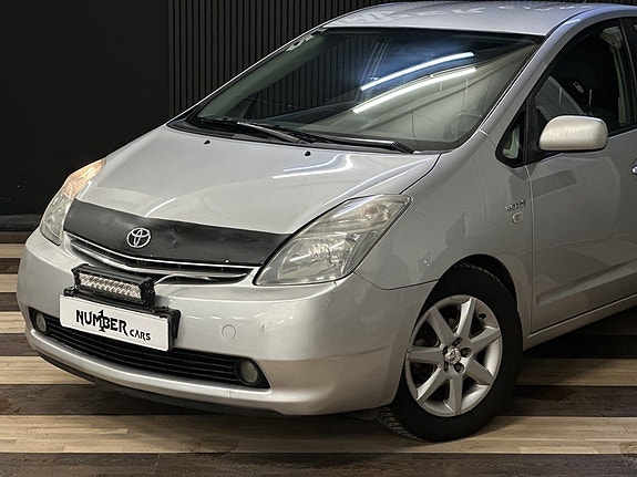 Toyota Prius 3 of 5