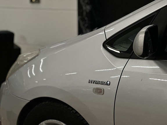 Toyota Prius 7 of 24