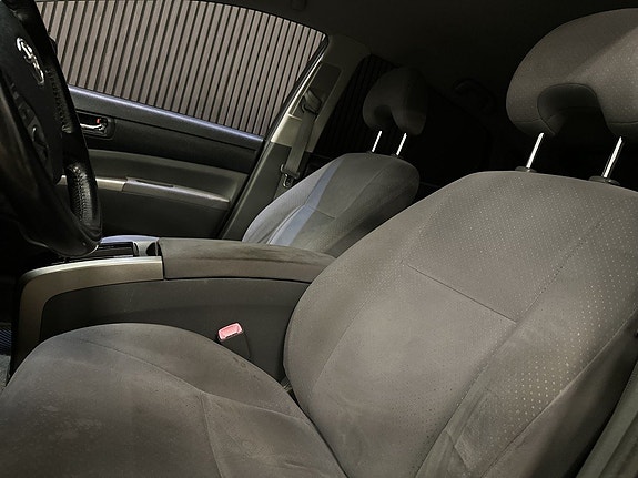 Toyota Prius 16 of 24