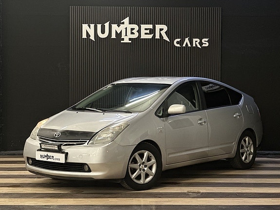 Toyota Prius 2 of 5
