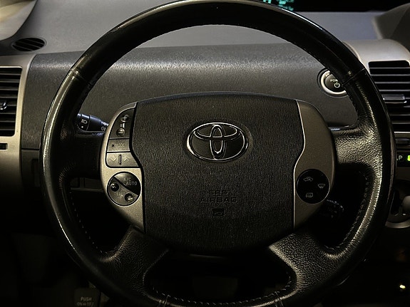 Toyota Prius 19 of 24