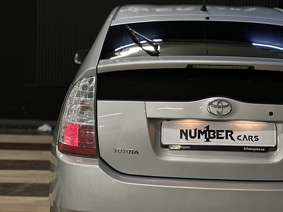 Toyota Prius 12 of 24