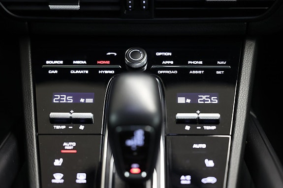 Porsche Cayenne 29 of 30
