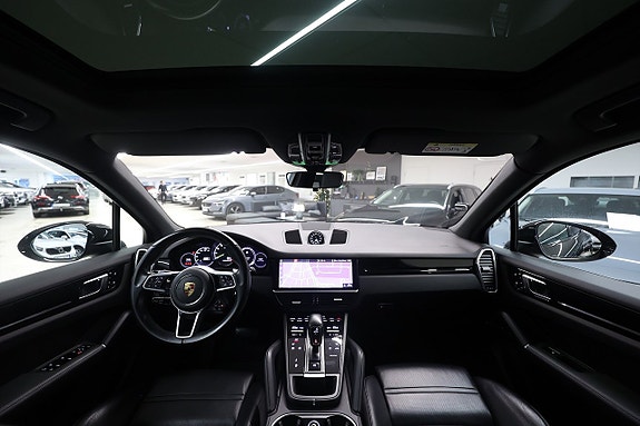 Porsche Cayenne 18 of 30