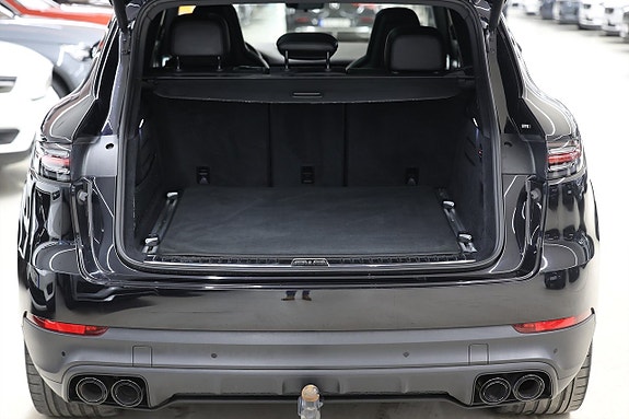 Porsche Cayenne 11 of 30
