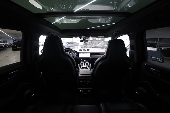 Porsche Cayenne 19 of 30