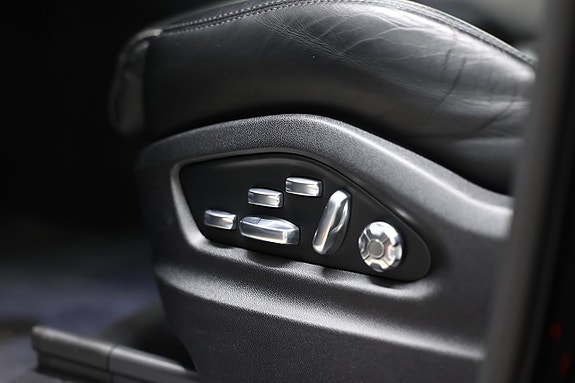Porsche Cayenne 26 of 30